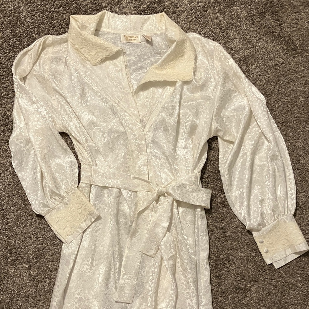 Vintage Gold Label Victoria's Secret Cream Satin Robe size Petite Small